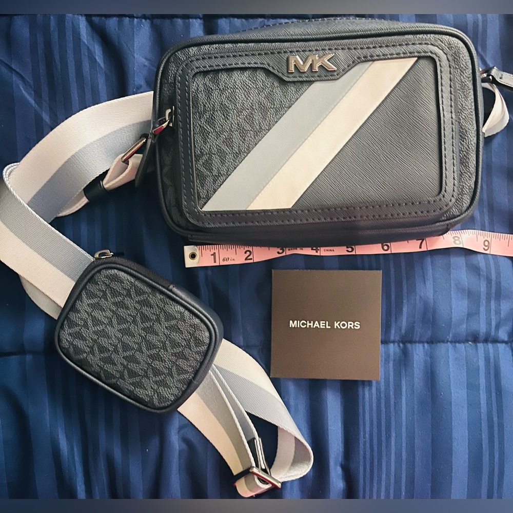 NWOT UNISEX BLUE MICHAEL KORS CAMERA BAG